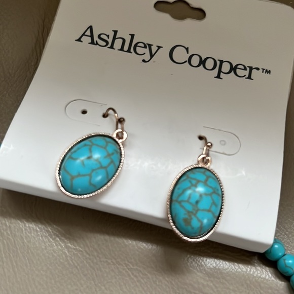 💚 Aqua necklace/earring set - Picture 2 of 3